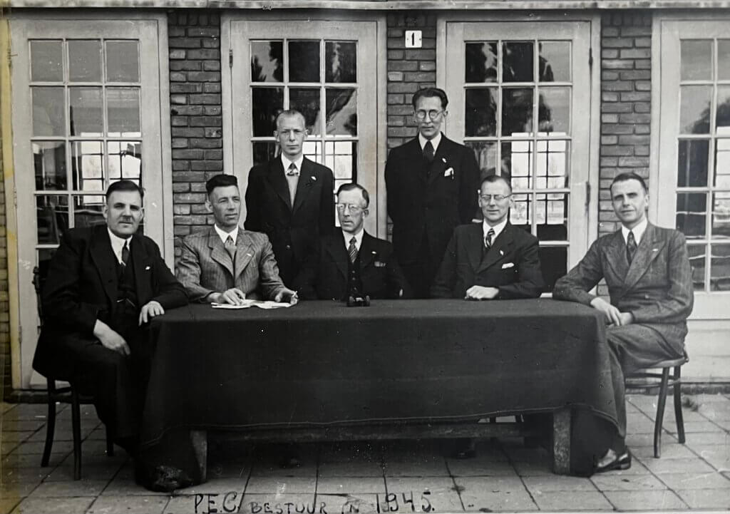 Het bestuur van P.E.C. in 1945